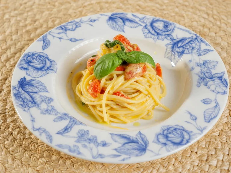 Cremige Tomaten-Burrata-Spaghetti