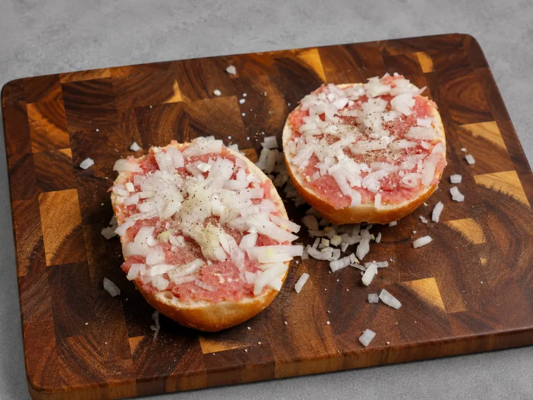 Mettbrötchen