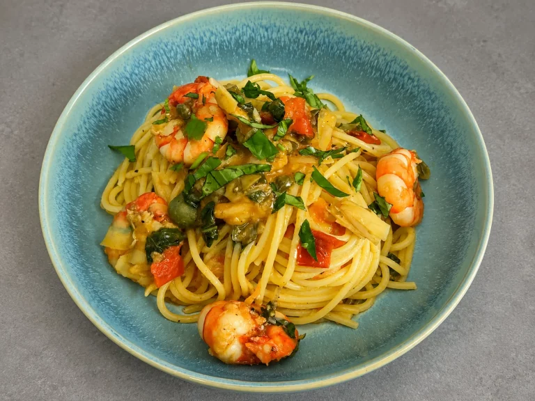 Spaghetti mit Garnelen, Tomaten und Oliven