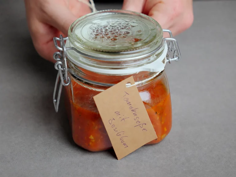 Tomatensoße mit Basilikum